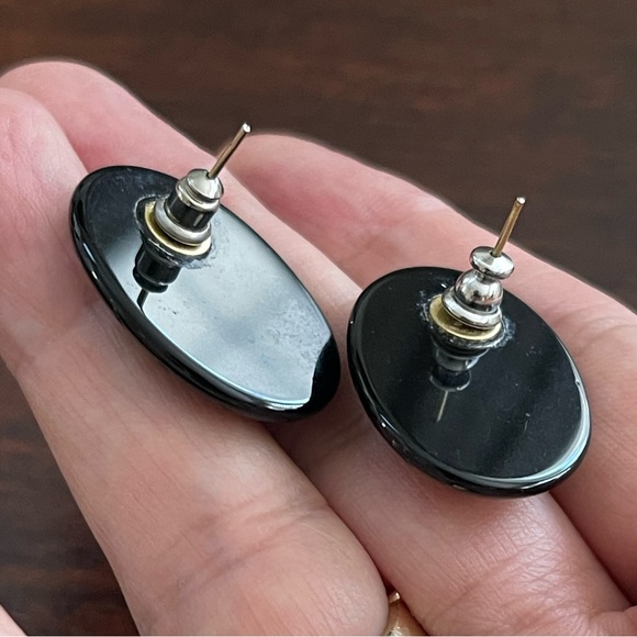 Carved black onyx large oval earrings - Picture 4 of 5